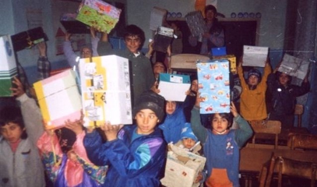 De kinderen in Roemenië zijn elk jaar weer heel blij met de schoenendozen vol cadeaus.