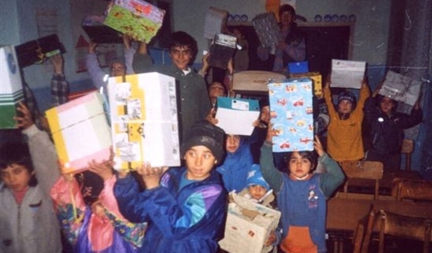 De kinderen in Roemenië zijn elk jaar weer heel blij met de schoenendozen vol cadeaus.