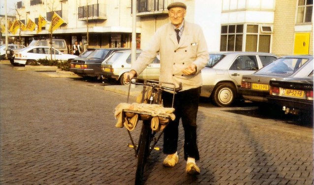 Dirk Zuurbier omstreeks 1980. Toen hij al lang geen dorpsomroeper meer was.