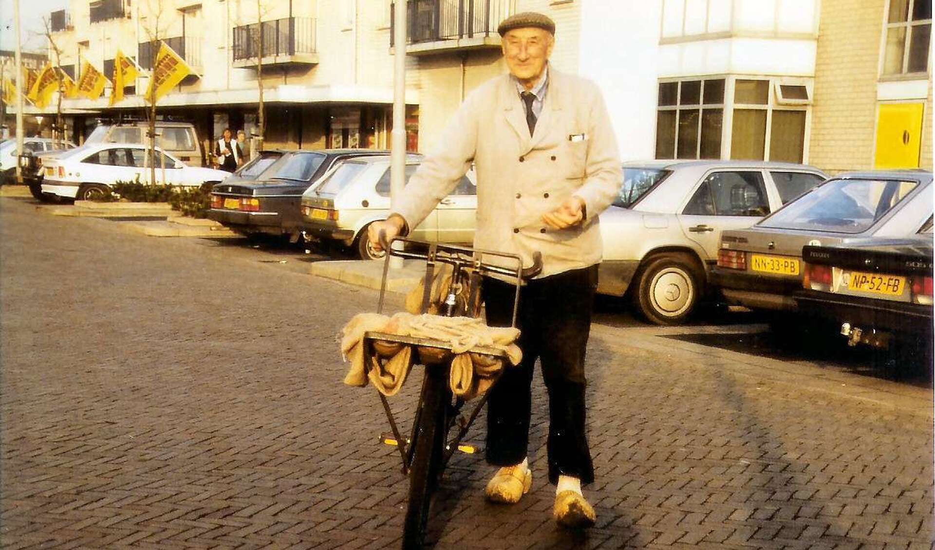 Dirk Zuurbier omstreeks 1980. Toen hij al lang geen dorpsomroeper meer was.