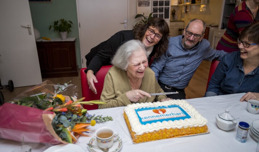 Feest voor de bewoners van het Anton Pieckhofje.