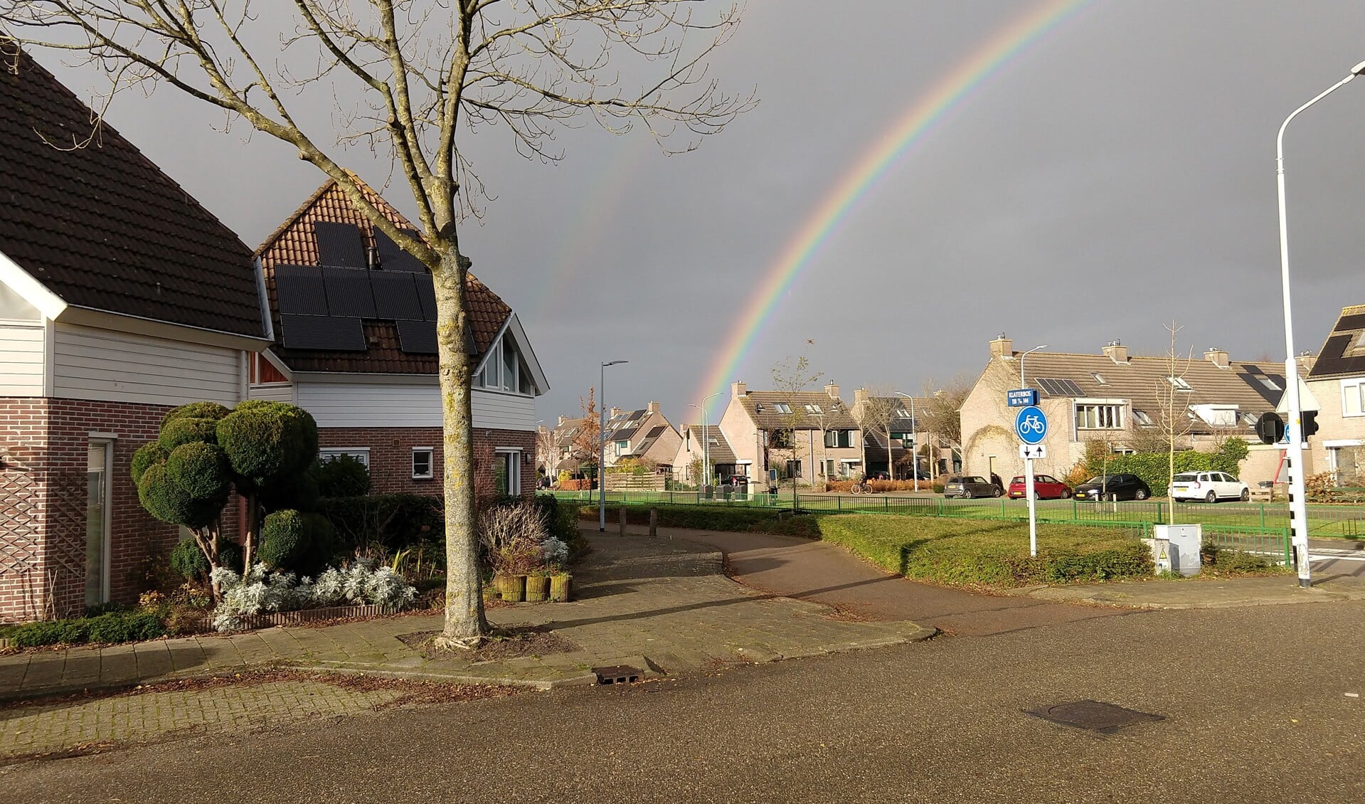 Een prachtige regenboog bij het Klaterbos, nog voor de regen dit droge stukje Hoofddorp ook bereikt. 