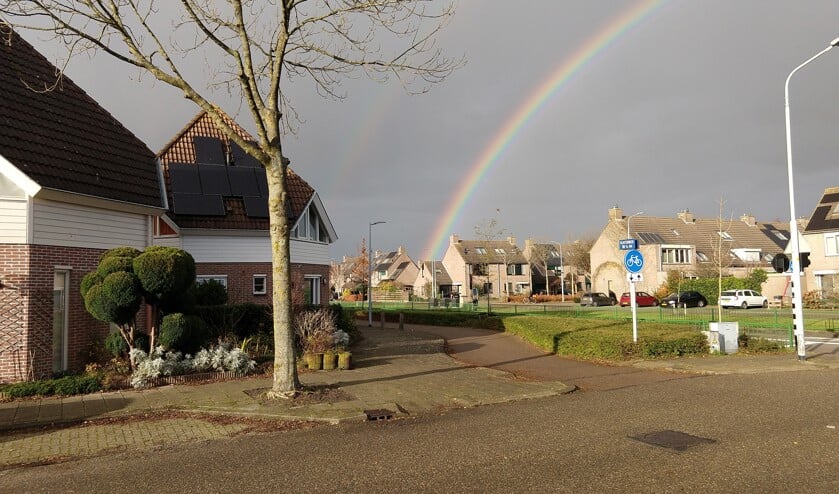 Een prachtige regenboog bij het Klaterbos, nog voor de regen dit droge stukje Hoofddorp ook bereikt.