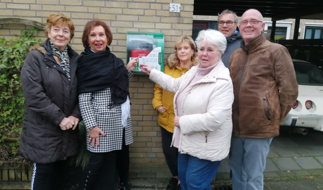 De leden van het eerste uur hebben het plaatsen van de AED mogelijk gemaakt.