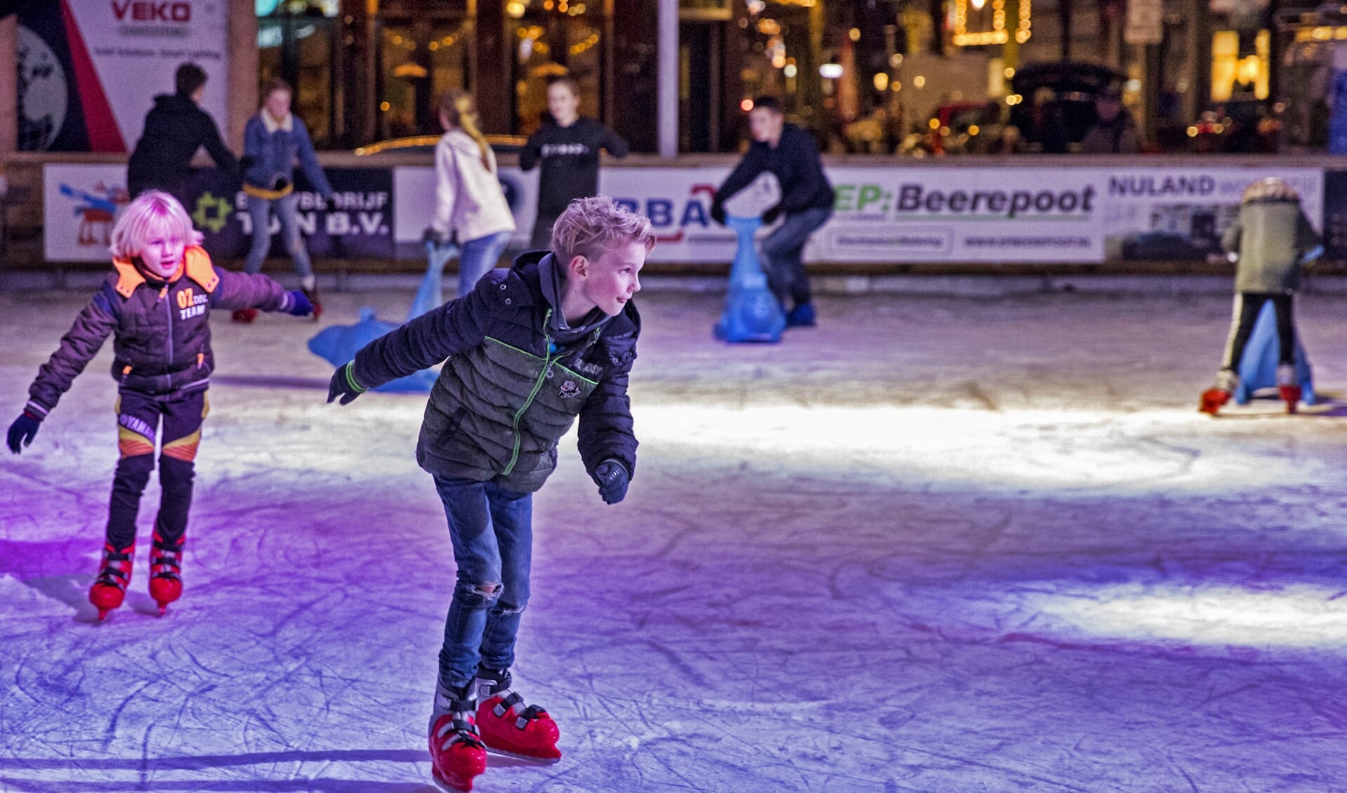 Volop schaatsplezier op de ijsbaan in Schagen.