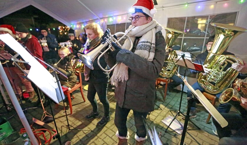 In sommige straten werd muziek gespeeld.