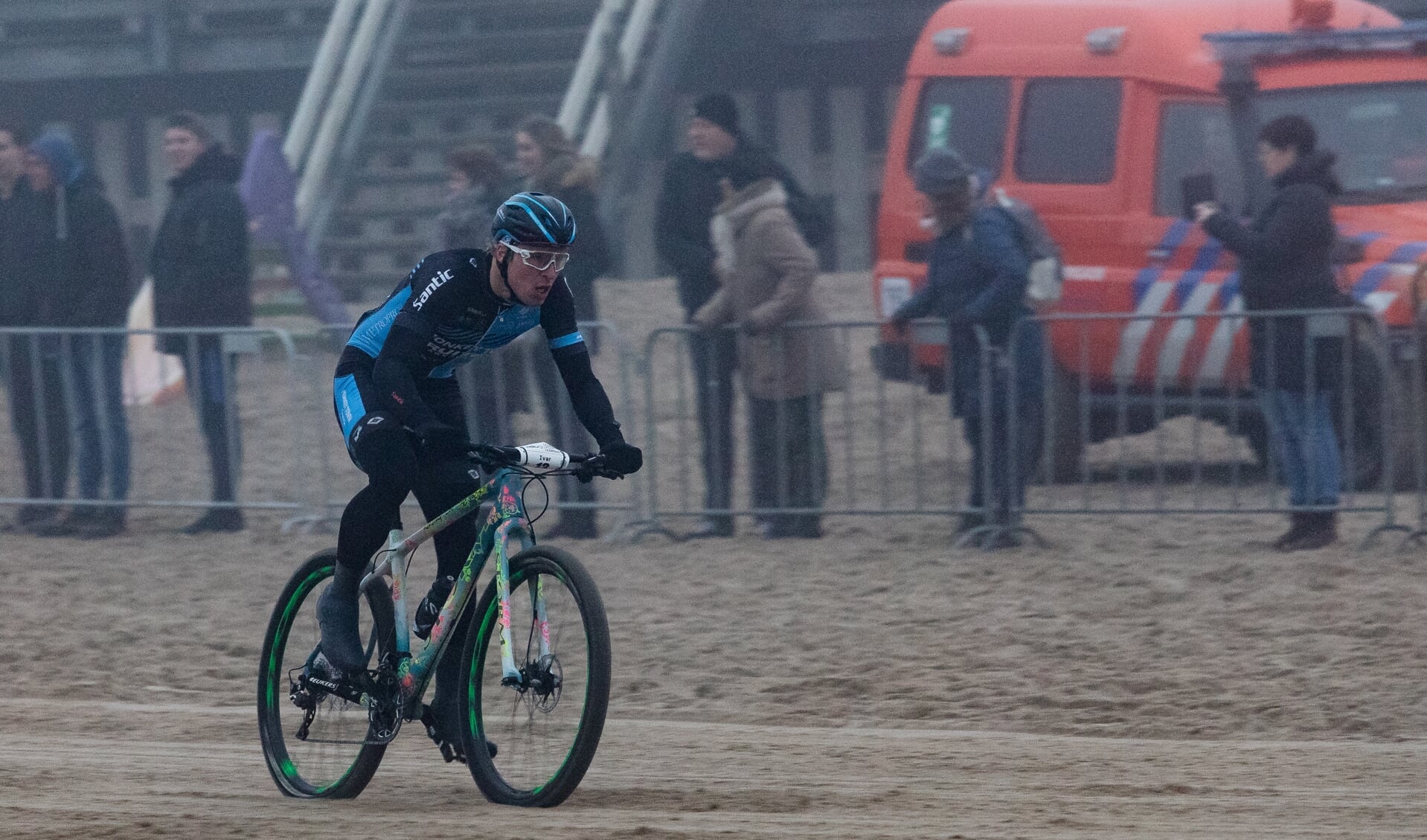 Europees kampioen Ivar Slik op het strand.