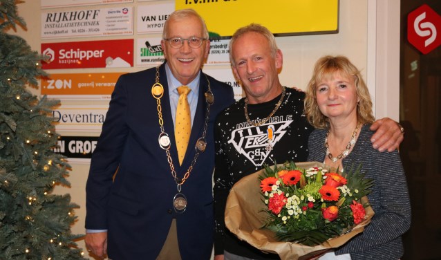Burgemeester Nijpels (l), Ton Leek en zijn echtgenote Els.
