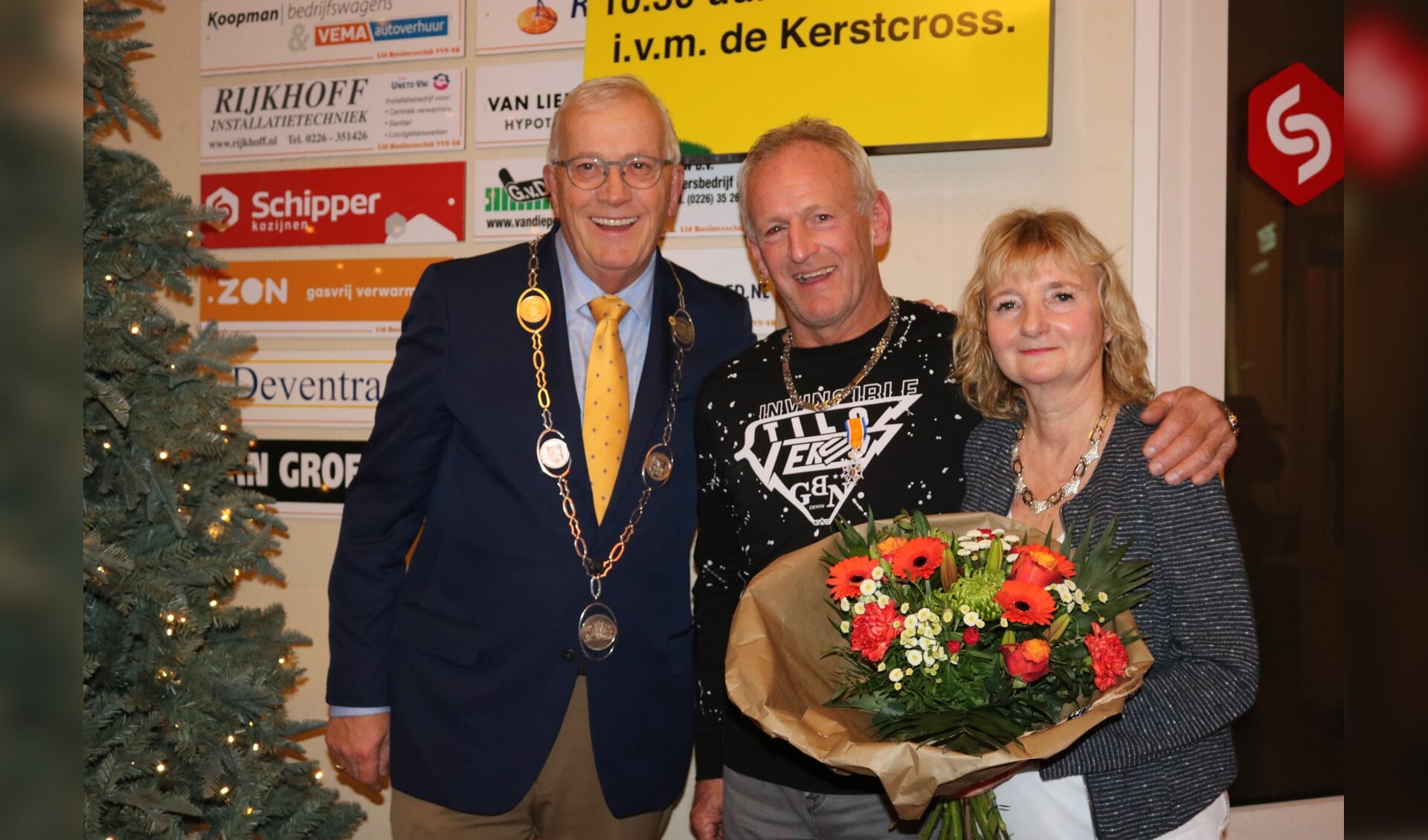 Burgemeester Nijpels (l), Ton Leek en zijn echtgenote Els.