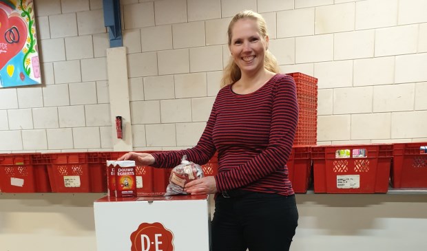 "We hopen dat zoveel mogelijk mensen hun gespaarde DE-waardepunten uit de keukenlade halen en deze aan ons schenken", zegt Linda Strijbis, voorzitter van Voedselbank Langedijk.