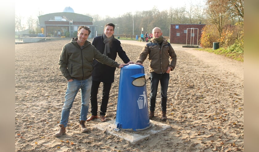 Diverse uit het oog springende vuilbakken worden in recreatieschap gebieden geplaatst.