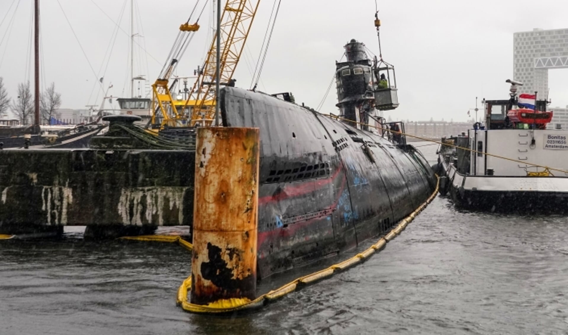 Onderzeeboot Foxtrot heeft definitief zijn plek bij het NDSM-werf verlaten. 