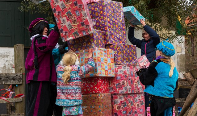 Meer dan 150 pieten stonden klaar om samen met de kinderen te spelen.