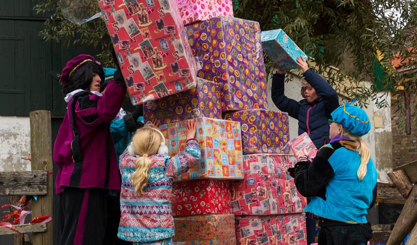 Meer dan 150 pieten stonden klaar om samen met de kinderen te spelen.