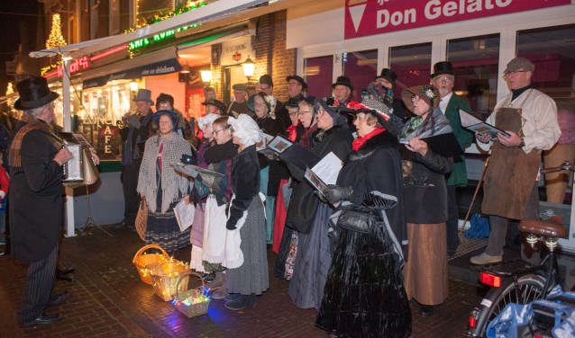 Koren zingen prachtige Christmas carols.