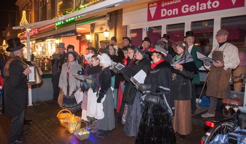 Koren zingen prachtige Christmas carols.