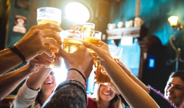 <p>Horeca mag waarschijnlijk al per 26 juni tot middernacht open blijven.</p>