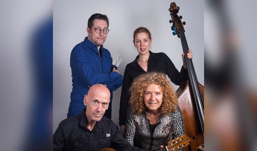 Kleinkunstgroep Gloed geeft een concert in theaterzaal Geesterhage in Castricum.