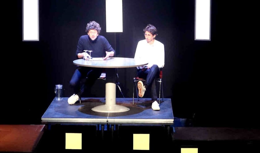 Een interview maakte deel uit van het programma.