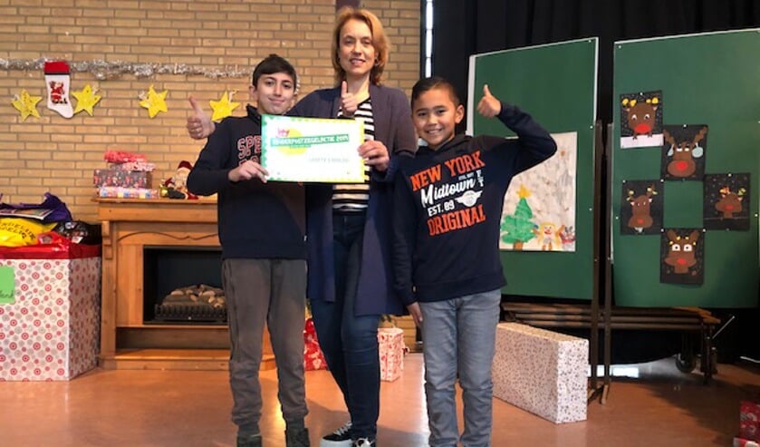 Marc en Rennas mochten de cheque overhandigen.