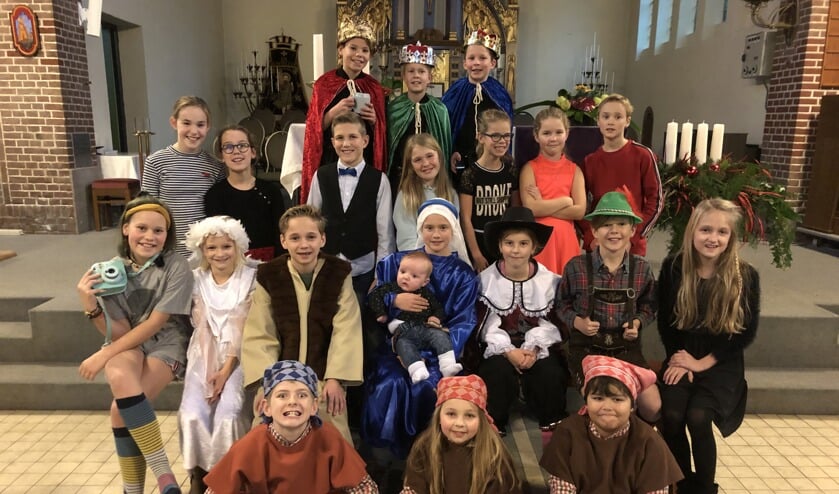 Kinderen v.l.n.r. en v.b.n.o.: Hidde Stam, Siep Eeken, Stijn de Groot, Renske Kamp, Fenna Duinhoven, Stef Zutt, Rosa Groot, Sanny Zutt, Yara Jaspers, Cas Ruigrok, Pien Veldman, Jul Wijtman, Julien Schoordijk, Jaxx Wester (kindje Jezus), Maaike Ruigrok, Julia Ruiter, Jack van Duin, Joyce de Waard, Daan Groen, Anne Kruyer, Aaron Klaver (op foto ontbreken Joya van Butselaar en Gijs Hand)