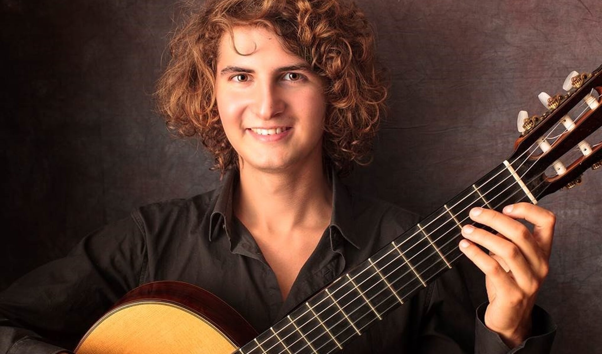 De talentvolle gitarist Silvan Smit speelt in 't Brakenkerkje.