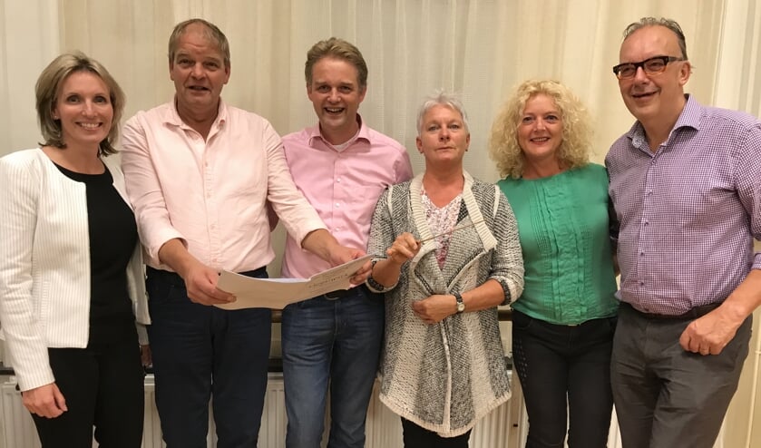 Deelnemers van Maestro, v.l.n.r.: Petra Vlaar, Dick Kok, Harry Nederpelt, Anita Koppes, Annemarie Stam en Philip Vos.