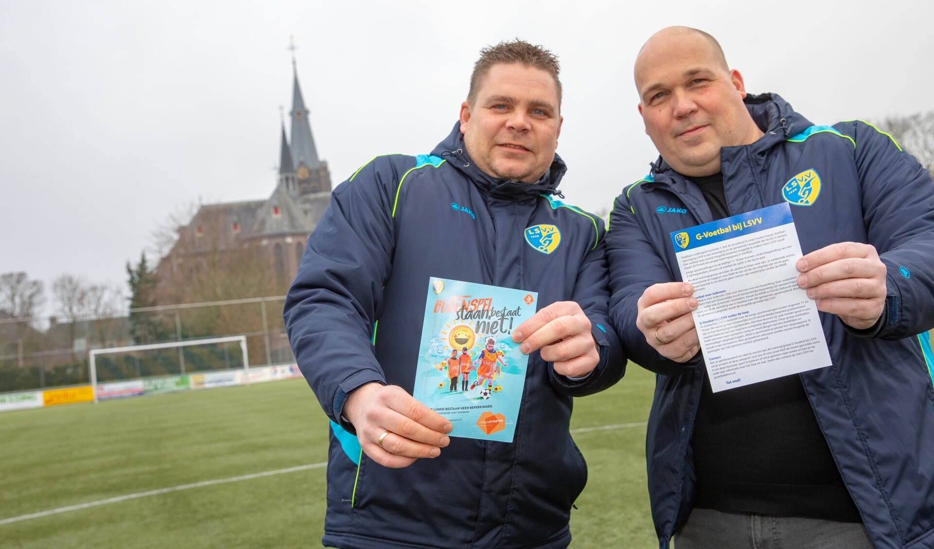 LSVV start als eerste voetbalvereniging in Langedijk een G-team. Vlnr Sietse Voskuyl en Barry van Stroe