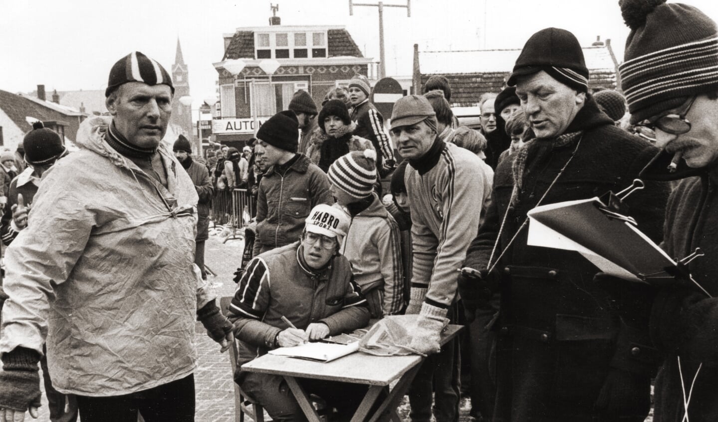 Ad Apeldoorn van de plaatselijke Rabobank (links) sponsorde begin jaren zeventig Le Champion.