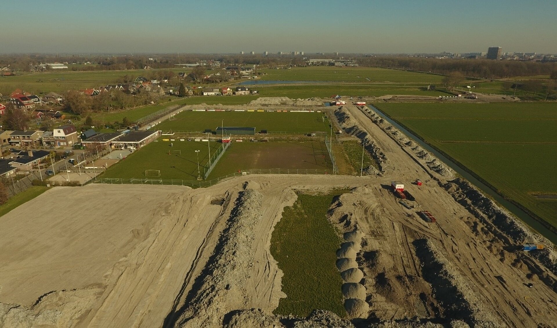 De stichting laat met een drone regelmatig foto's maken van het project.