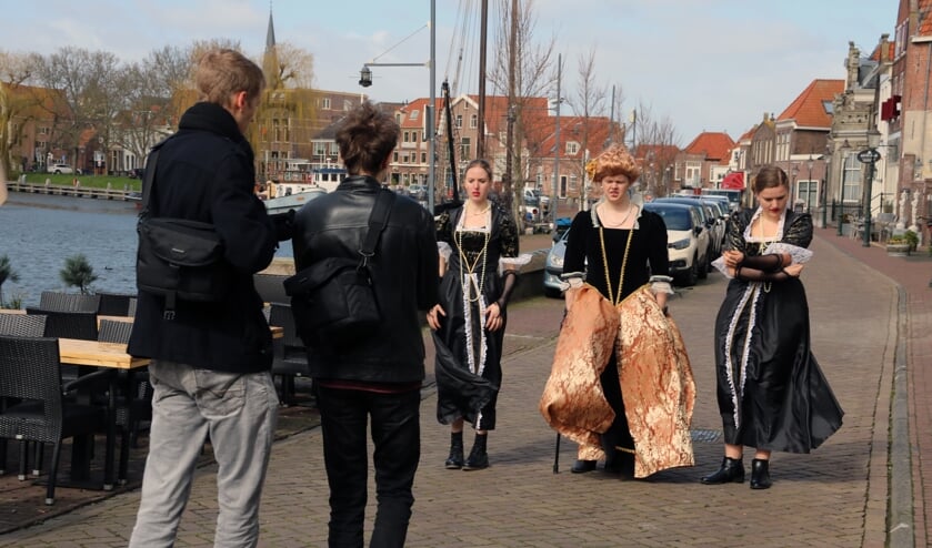 De drie heksen tijdens de opnames.