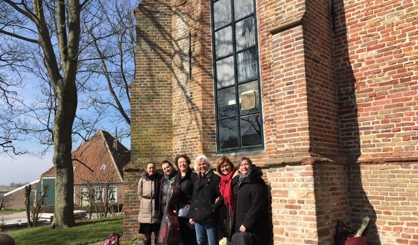 Het Pergo Ensemble zingt in de Ruïnekerk.