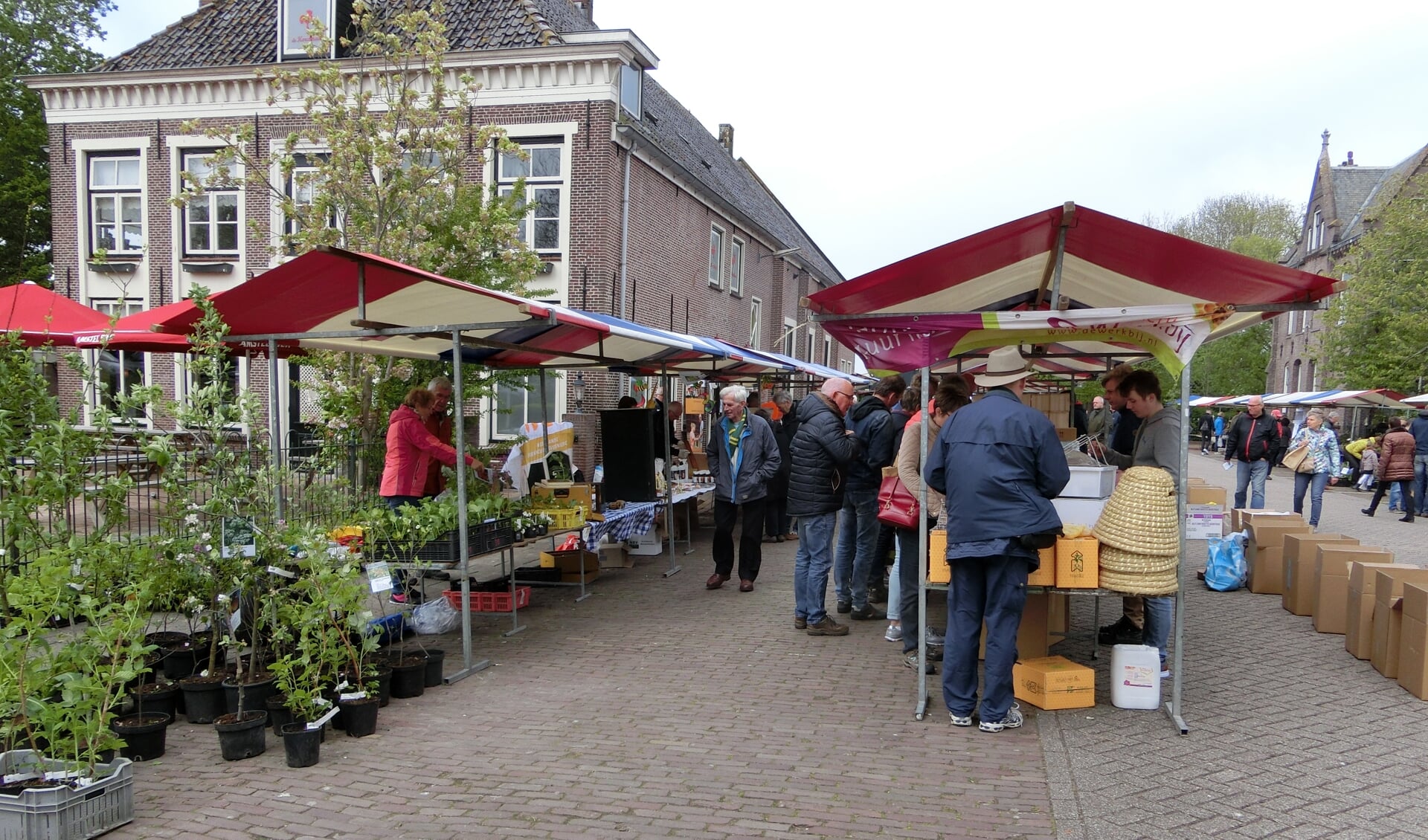 Kramen rondom De Kerckhaen in Westbeemster.