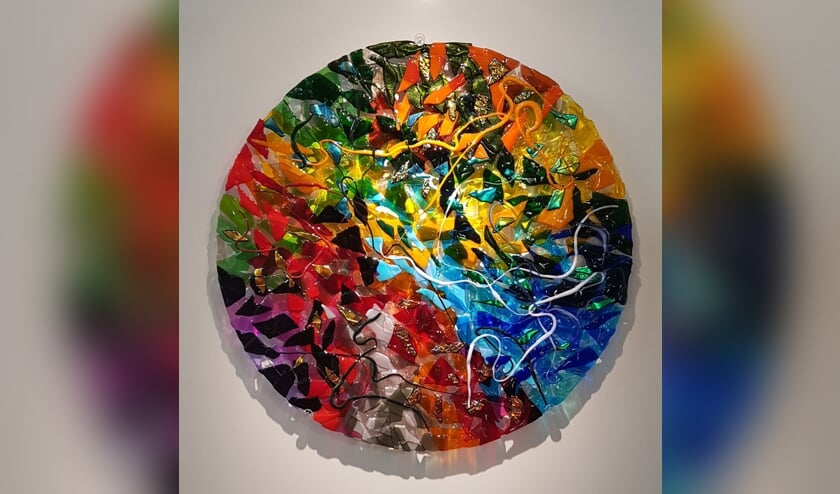 Glasobject 'Circle of Life' van Lida Dijkstra.