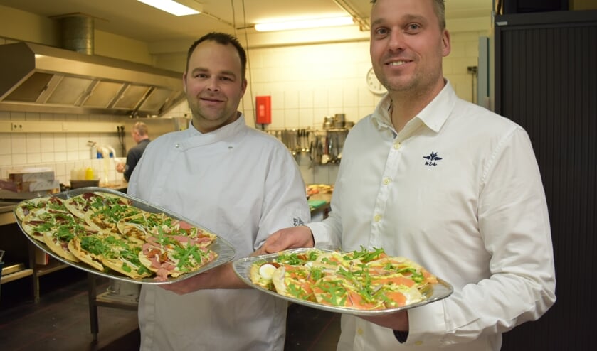 Joost Kroes (links) en Anne Kos (rechts) in de keuken.