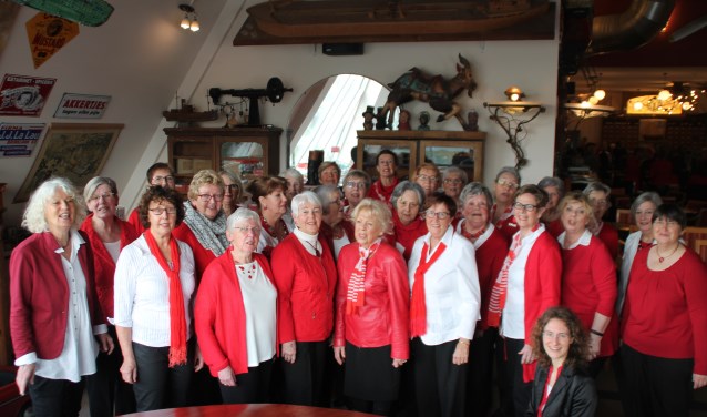 De dames van het Projektkoor West Side Sound.
