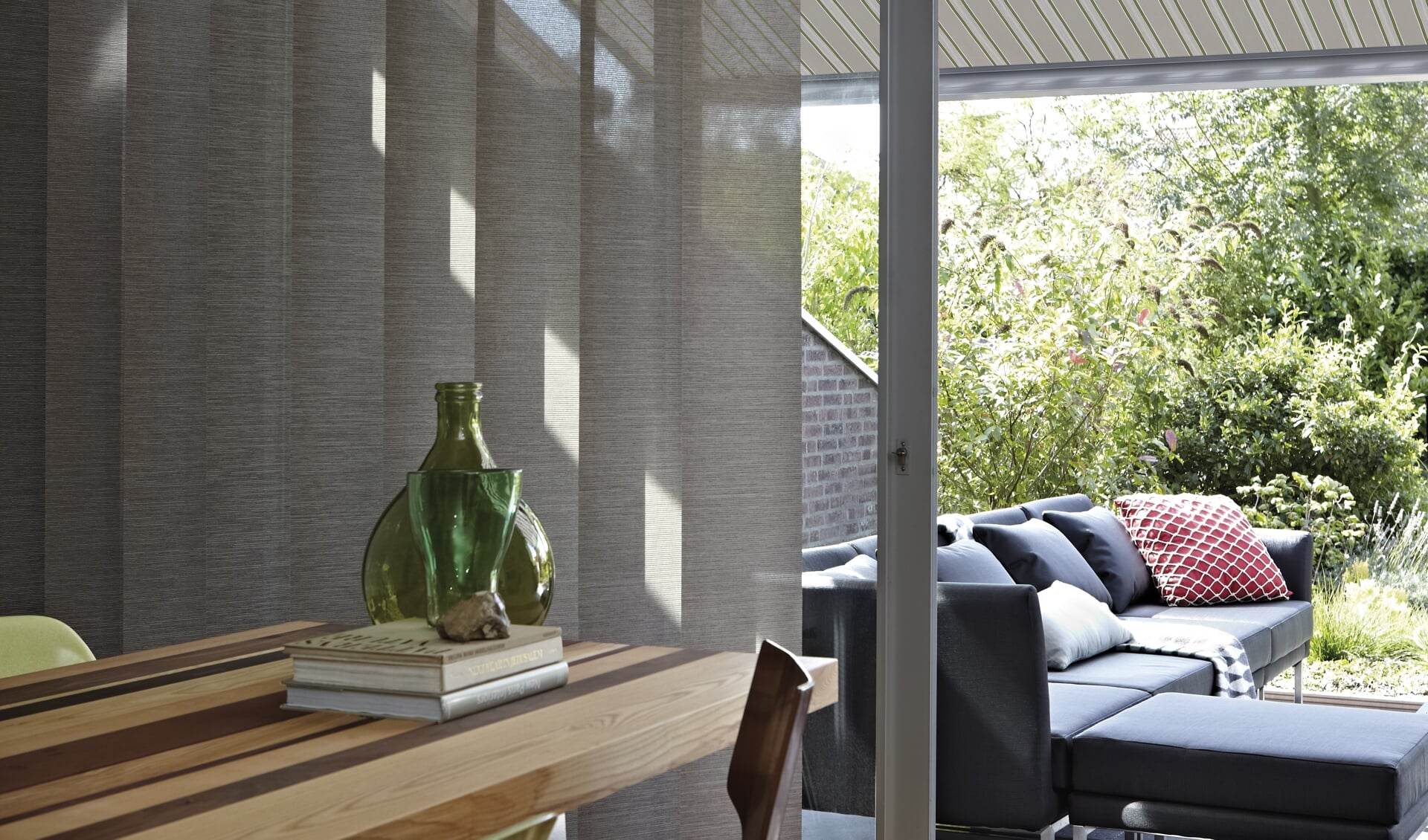 Luxaflex zorgt ervoor dat de warmte en het overbodige licht buiten blijven. 