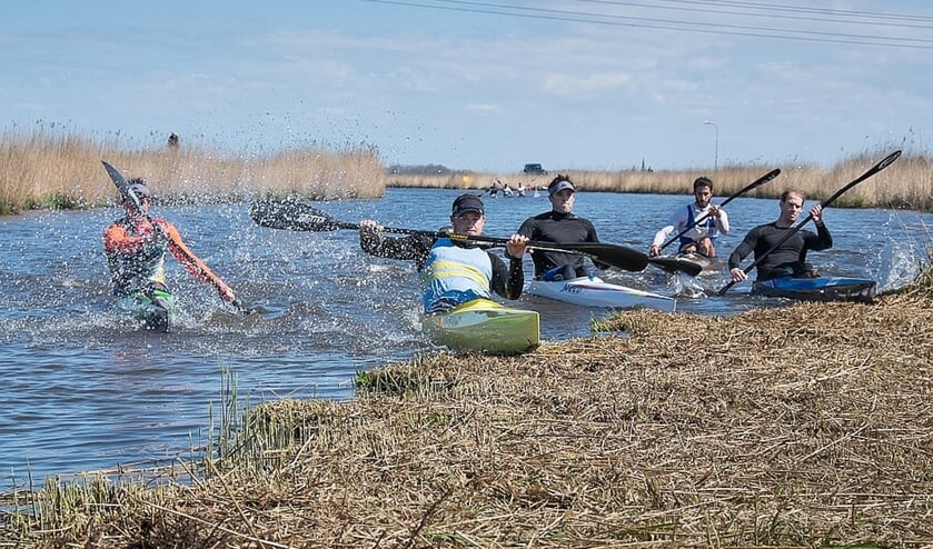 Kanospektakel tijdens Waterlandmarthon.