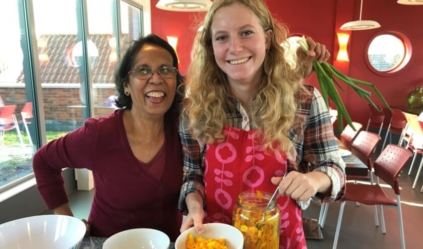 Tante Tilly en stagiaire Esther.