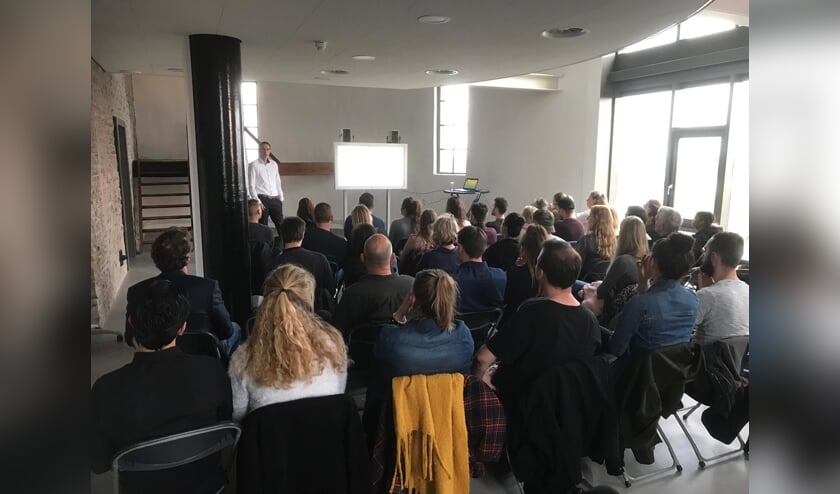 Lezing door Finenzo over financiën.