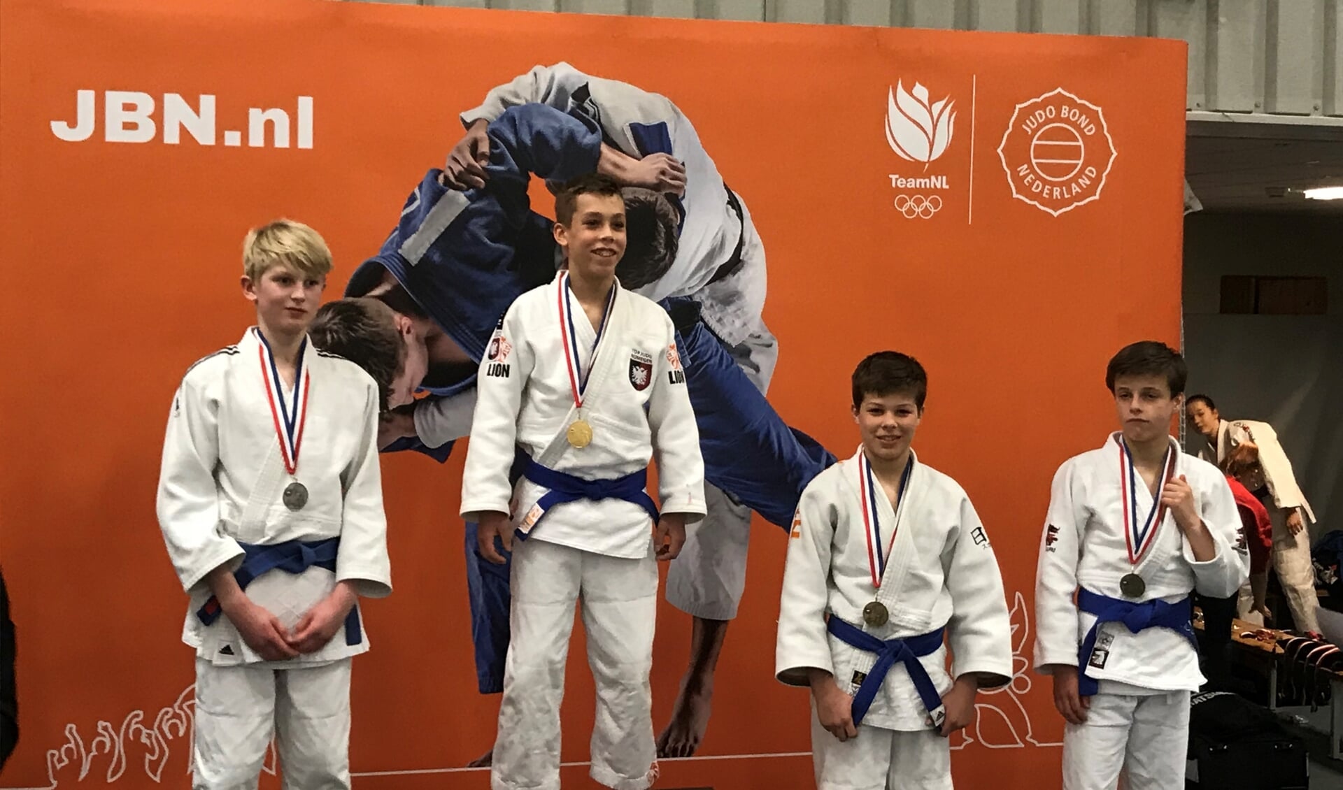 De judoka's blij met hun bronzen plak.