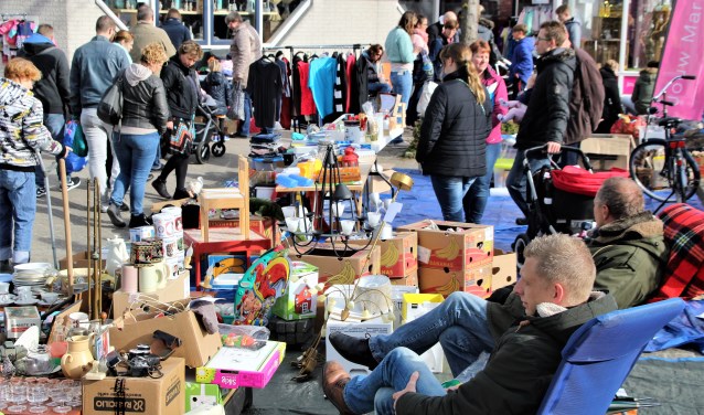 Een vrijmarkt hoort erbij op Koningsdag.