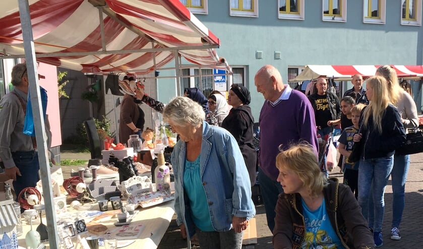 Lentemarkt met ruim 60 kramen.