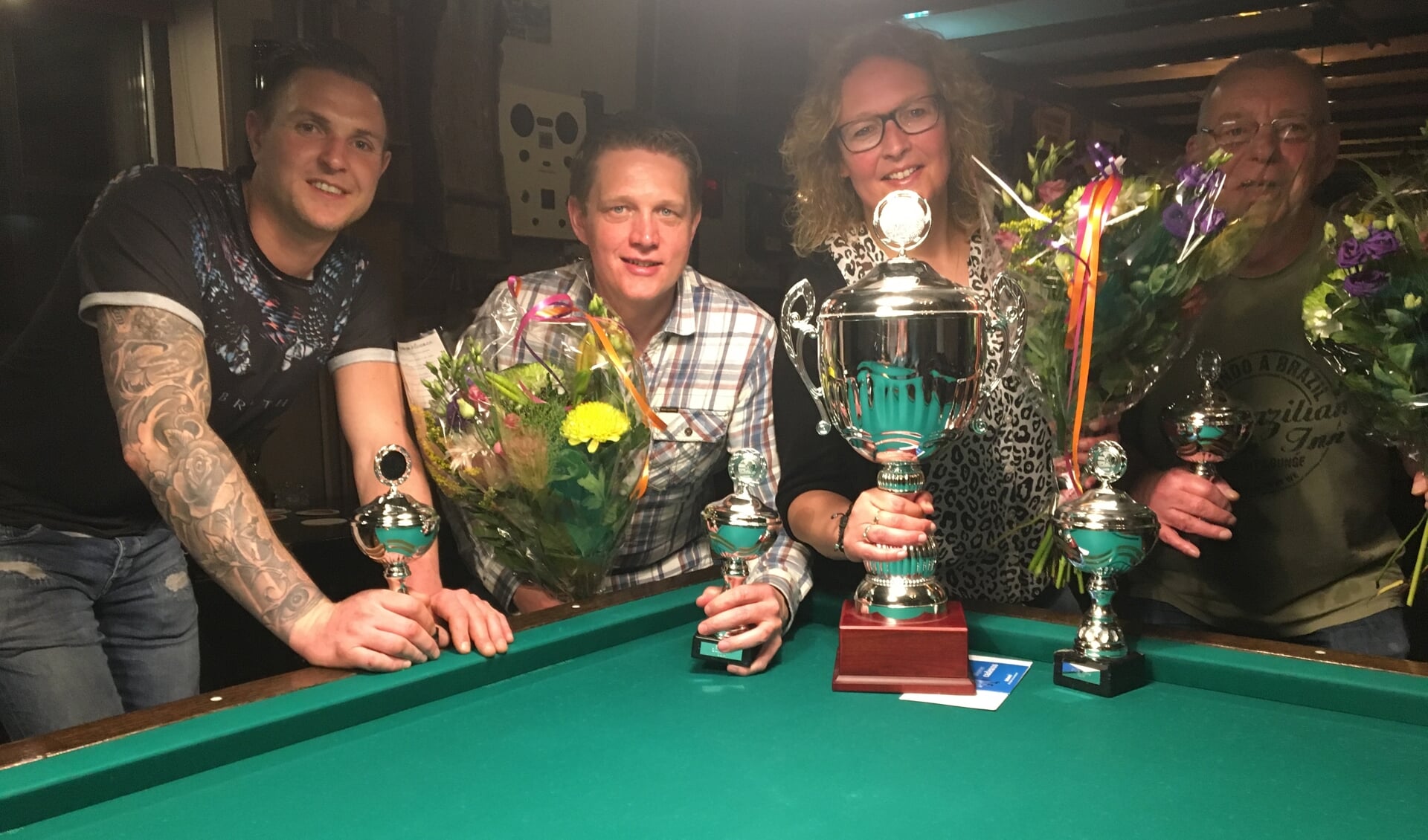 De finalisten Roy Smit (2), René Mul (3), kampioen Frederieke Wagenaar en Hans Tamis (2).