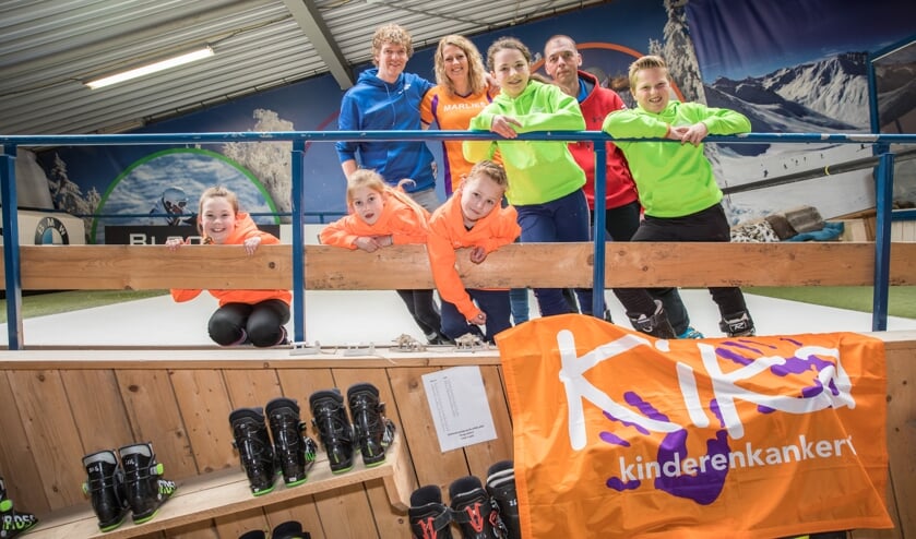 Van boven naar beneden en van links naar rechts: Vincent Vriend, Marlies Driessen, Robin van Nispen, trainer Luccio Sarlui, Shayne Godfriedt, Zonne Somer, Sara Geus en Luuk Kroonenberg.