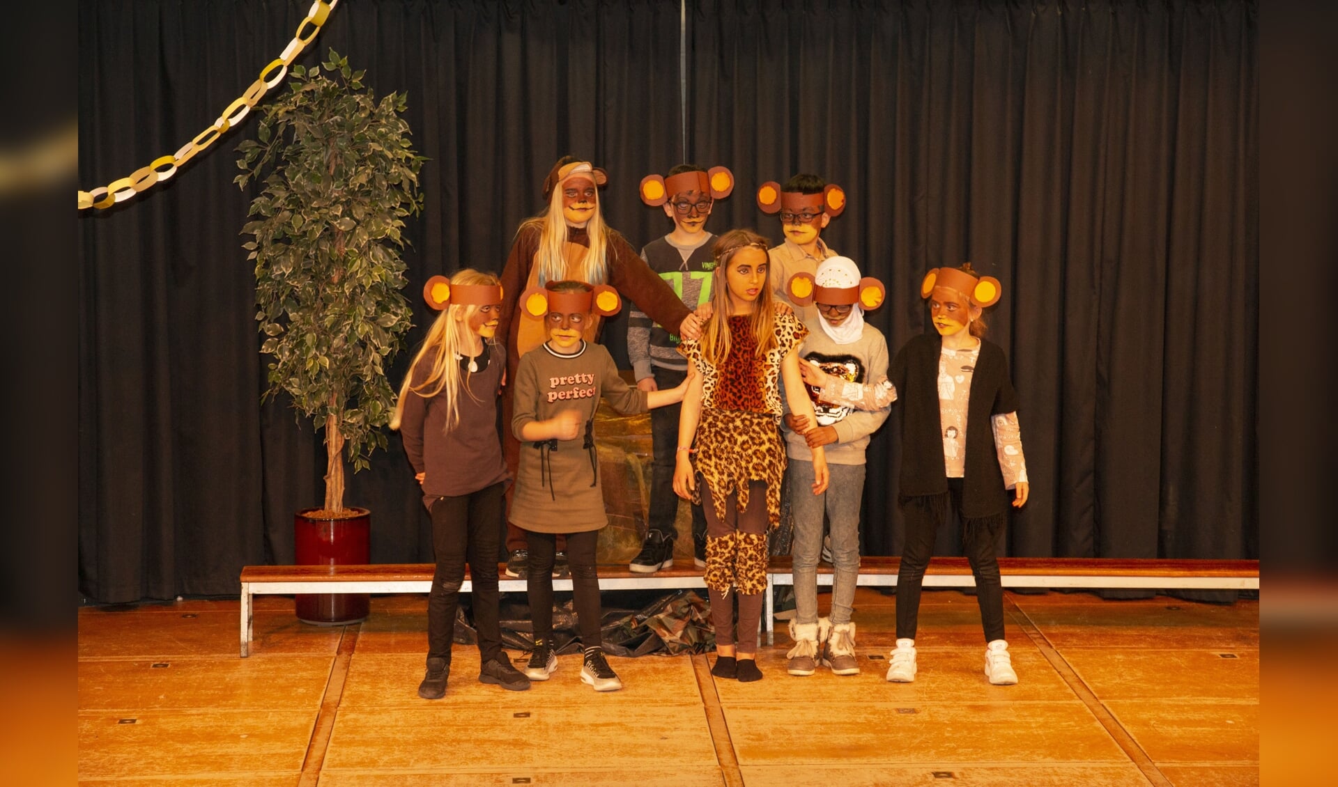 De kinderen van 't Skitteljacht brachten de voorstelling 'Mowgli'. 