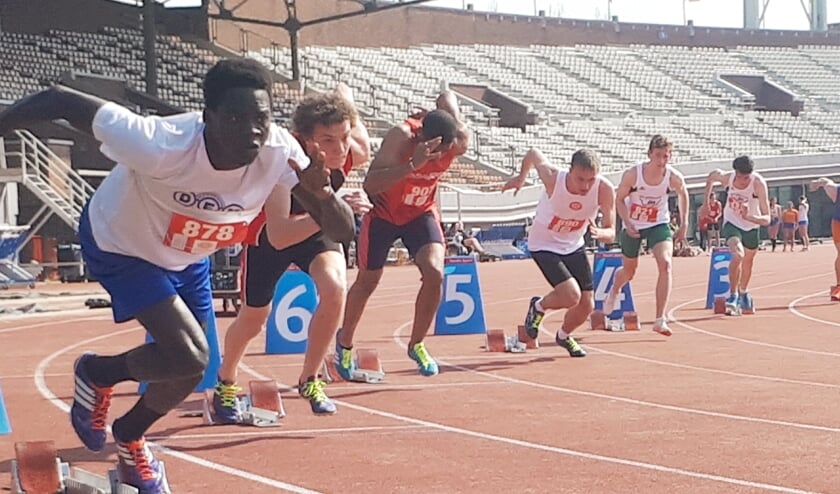 De DEM-atleten beginnen aan hun buitenseizoen in het Olympisch Stadion.
