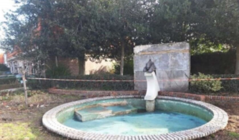 De fontein voor de renovatie.