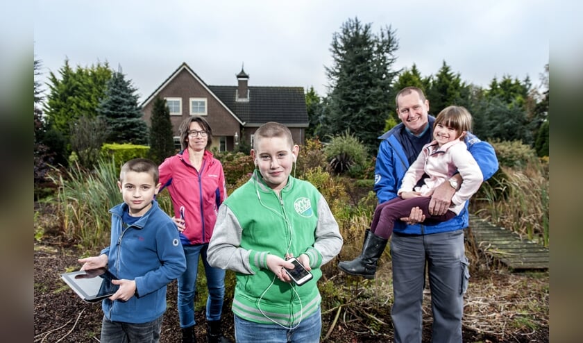 Familie van der Hoorn maakt gebruik van glasvezel in het buitengebied.