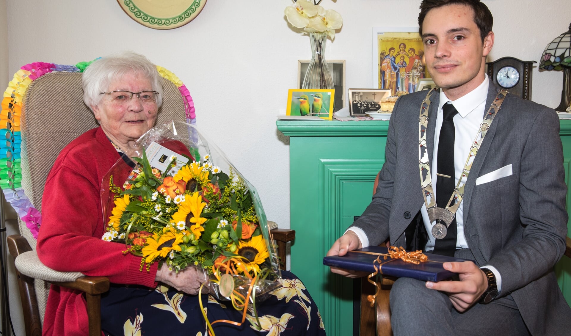 Mevrouw (zuster) Heijnis is op 8 mei wordt 100 jaar geworden! Zij vierde deze dag in aanwezigheid van loco burgemeester Klaas Valkering.